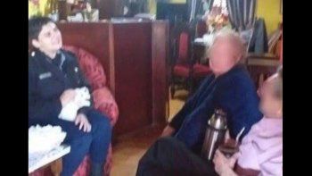 Estamos solitos, vengan a charlar: el llamado de una pareja de 84 años a la comisaría