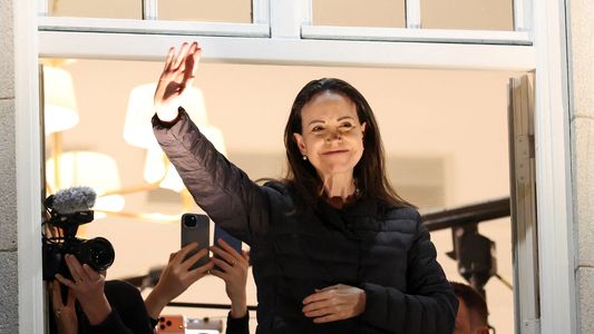 Corina Machado salió al balcón del hotel en Oslo y se mostró en público después de 16 meses
