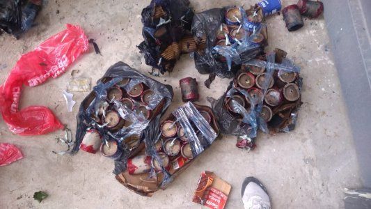 Ataque al nuevo estadio de Estudiantes: el video donde se ve cómo tres personas arrojan explosivos a las instalaciones del club