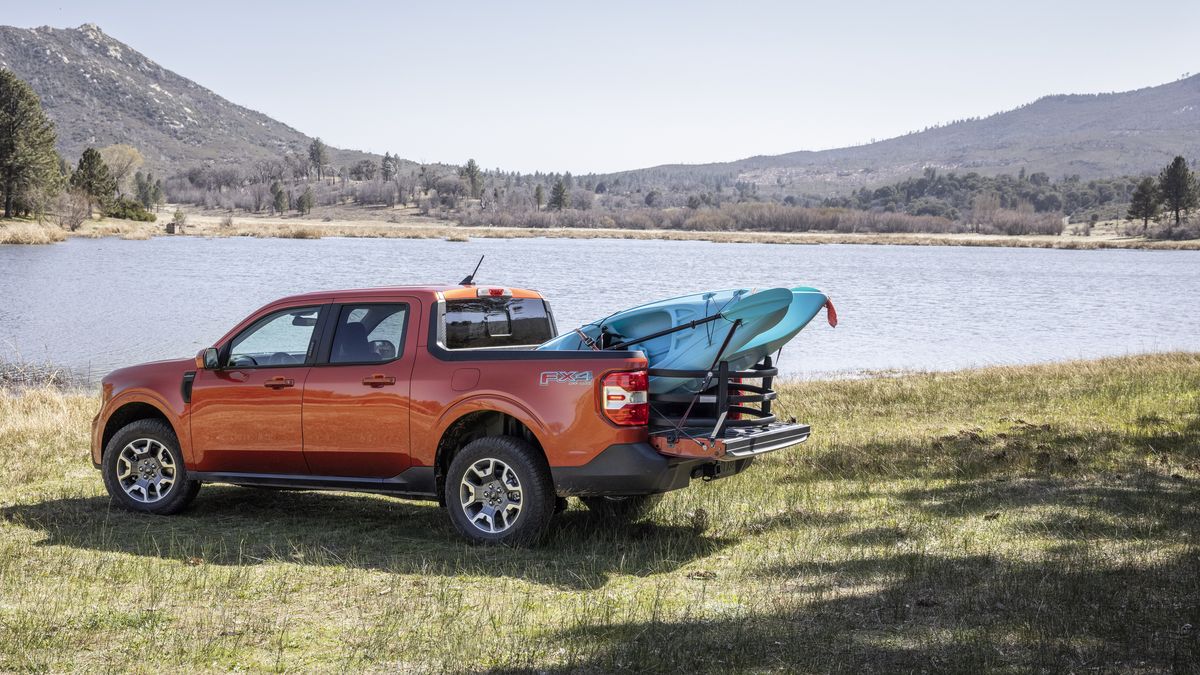La nueva Ford Maverick se destaca por su equipamiento de seguridad. Incluye asistente de pre-colisión estándar con frenado automático de emergencia y faros delanteros automáticos de luz alta. Además
