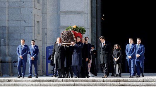 España: retiran los restos del dictador Franco del Valle de los caídos