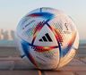Qatar 2022: la pelota llevará un sensor para detectar el offside