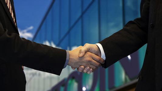 Crowdinvesting: de qué se trata la forma de invertir y recaudar fondos que causa furor en el mundo cripto
