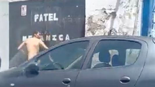 Video: así escapó totalmente desnudo de que lo atrapen tras un acto de infidelidad