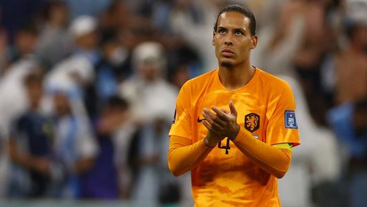 Los dramáticos días que vivió Virgil van Dijk tras el penal que le atajó el Dibu Martínez