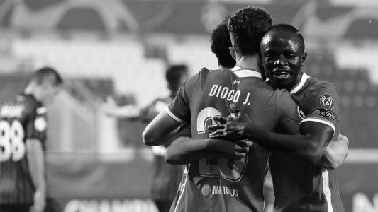 Liverpool le tiró la jerarquía encima al Atalanta, lo goleó 5-0 y lo complicó en la Champions