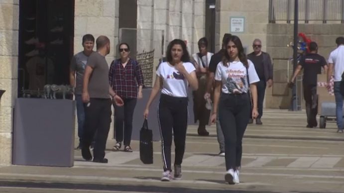 Un país comenzó con la aplicación de la tercera dosis de la vacuna