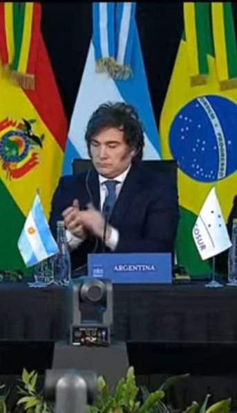 Milei va a la cumbre del Mercosur en Brasil, con la mira puesta en la apertura económica y el conflicto entre EE.UU. y Venezuela