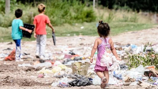 UCA: el 63% de de los chicos y adolescentes argentinos son pobres y el 16,2% son indigentes