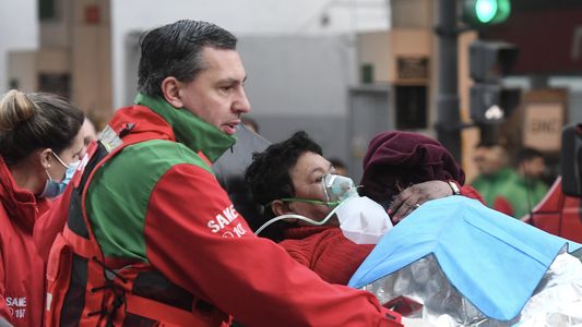 El padre de la familia fallecida en el incendio de Recoleta fue trasladado al Sanatorio Anchorena