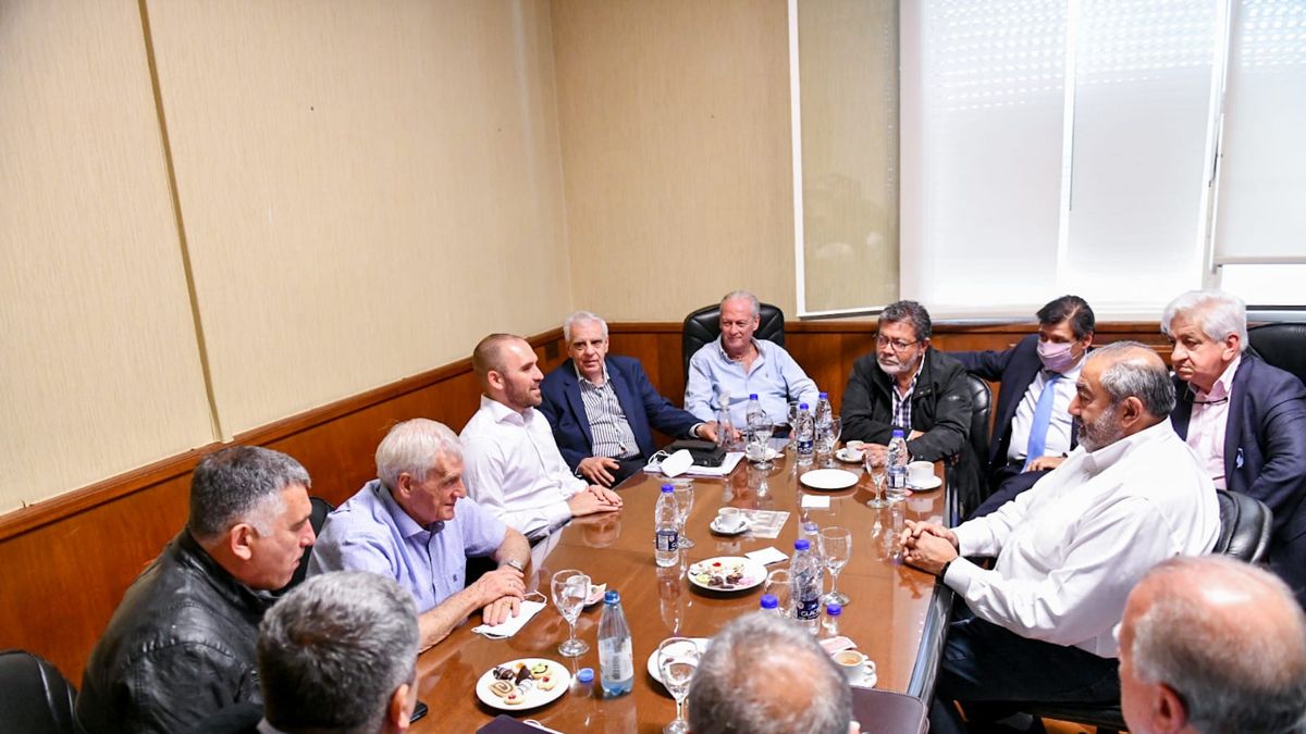 La CGT, en una de sus reuniones con Guzmán. (Foto: archivo)
