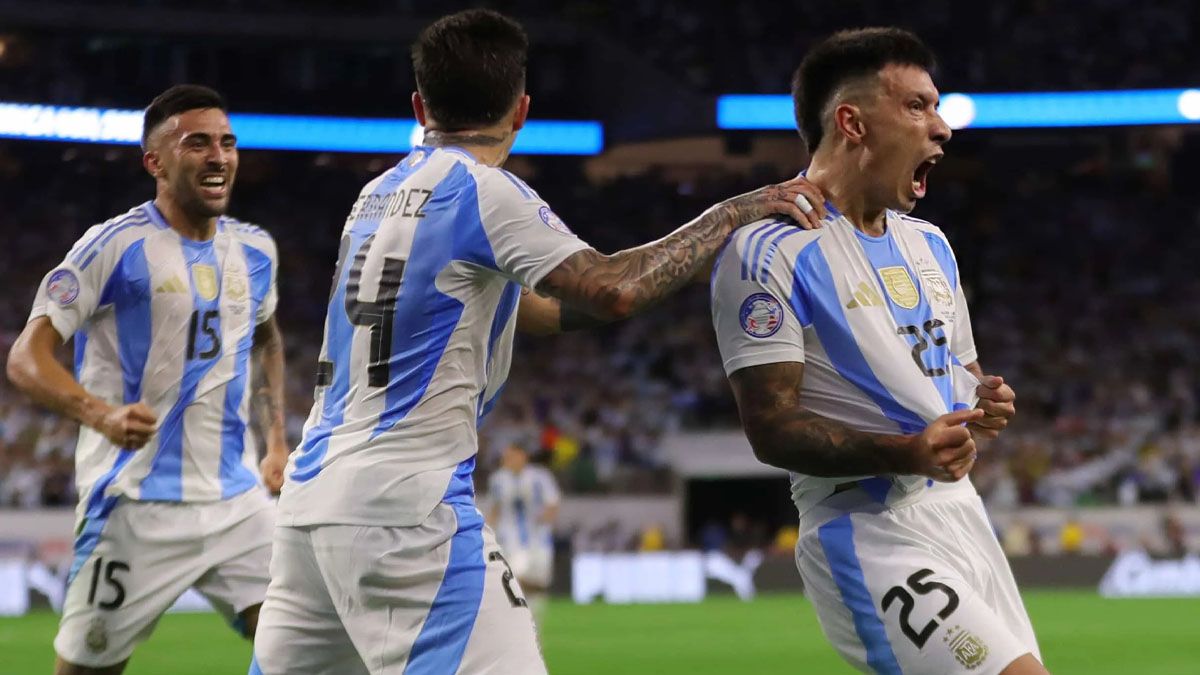Lisandro Martínez convirtió su primer gol en la Selección Argentina y abrió el marcador ante Ecuador
