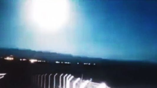 Una potente luz iluminó por segundos el cielo nocturno de Bariloche