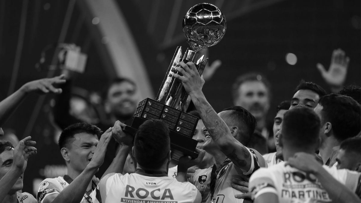 La Recopa se quedó en Varela.