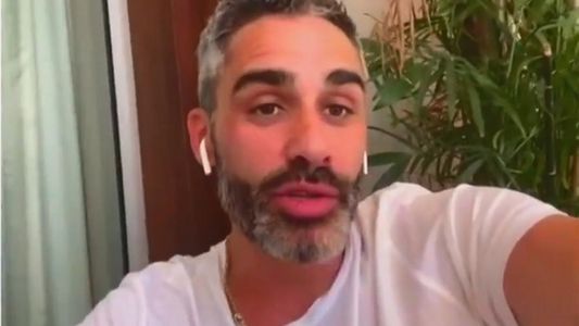 El Pollo Álvarez mostró las tremendas heridas en su cuerpo tras caer de un escenario