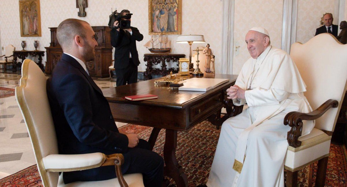 Martín Guzmán y el papa Francisco.