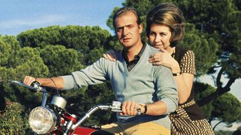 Escándalo con el rey Juan Carlos: publican fotos inéditas de él a los besos con una amante