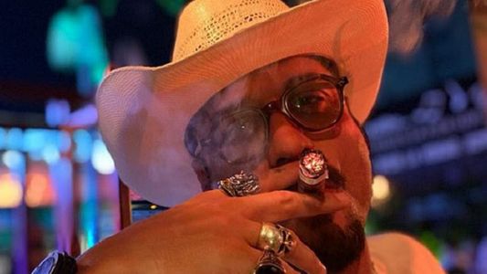 Daniel Osvaldo a puro beso apasionado con una misteriosa mujer en un boliche: el video