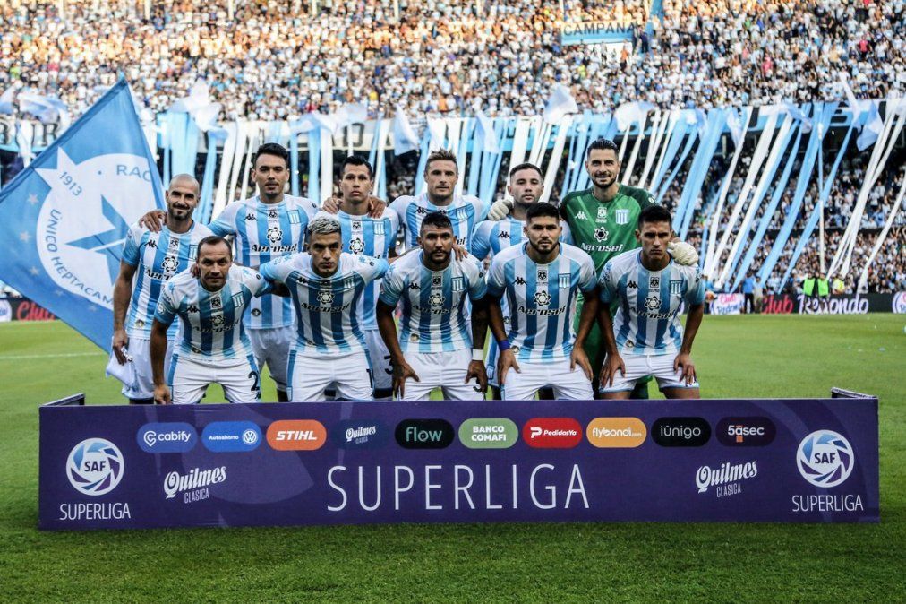 La fiesta de Racing por el triunfo histórico: conferencia de Beccacece para los hinchas y cómo lo vivió el vestuario