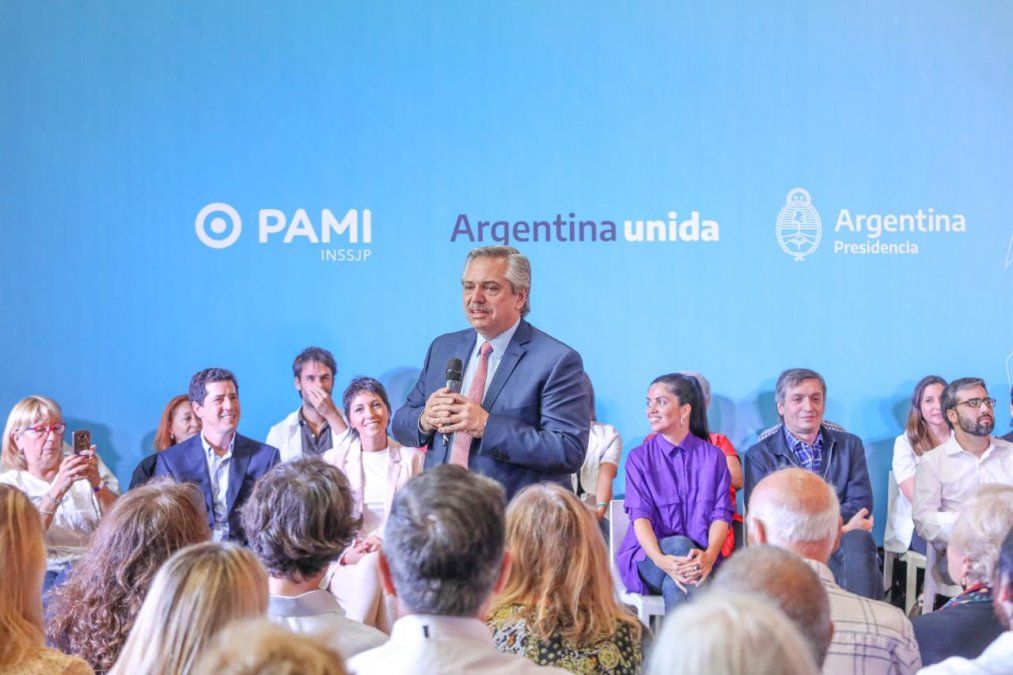 Junto a La Cámpora desde Quilmes, Alberto anunció medicamentos gratis para jubilados y cuestionó el paro raro del Campo
