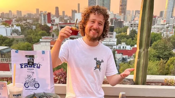 Quién es Luisito Comunica, el youtuber que reservó la muralla china para una cena romántica