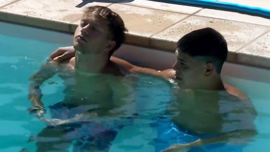 Gran Hermano 2022: Thiago y Nacho, mimos, besos y amor en la pileta