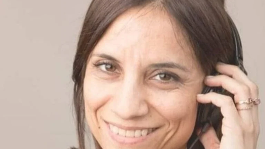 Quién era Virginia Navarro, la periodista de 44 años que murió hoy de un paro cardíaco