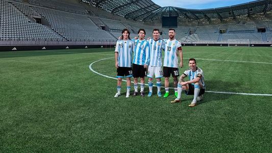 Mundial Qatar 2022: el increíble spot con cinco Lionel Messi y un guiño a Diego Maradona