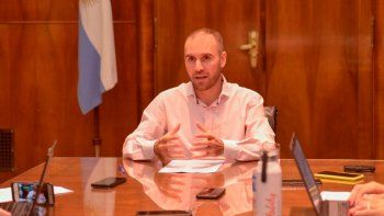 Guzmán prepara una oferta a bonistas en línea con el pedido de alivio propuesto por el FMI