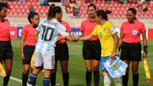 “Me robé la antena de TV de casa para vender el aluminio y comprarme botines”: la historia de la capitana de la selección argentina