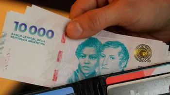 El aguinaldo se calcula sobre el mejor salario del semestre y se abona antes del 18 de diciembre a trabajadores registrados, jubilados y pensionados.