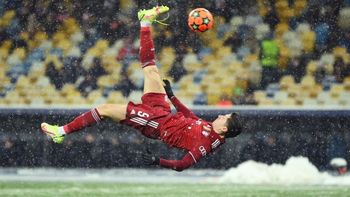 Para guardar: la impresionante chilena de Lewandoski en el triunfo del Bayern en Ucrania
