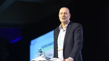 Cancha desnivelada: Sturzenegger se sumó al debate entre apertura comercial y protección industrial