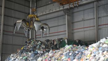 quien era el joven que termino compactado vivo en un camion de basura: la hipotesis de como llego alli quien era el joven que termino compactado vivo en un camion de basura: la hipotesis de como llego alli