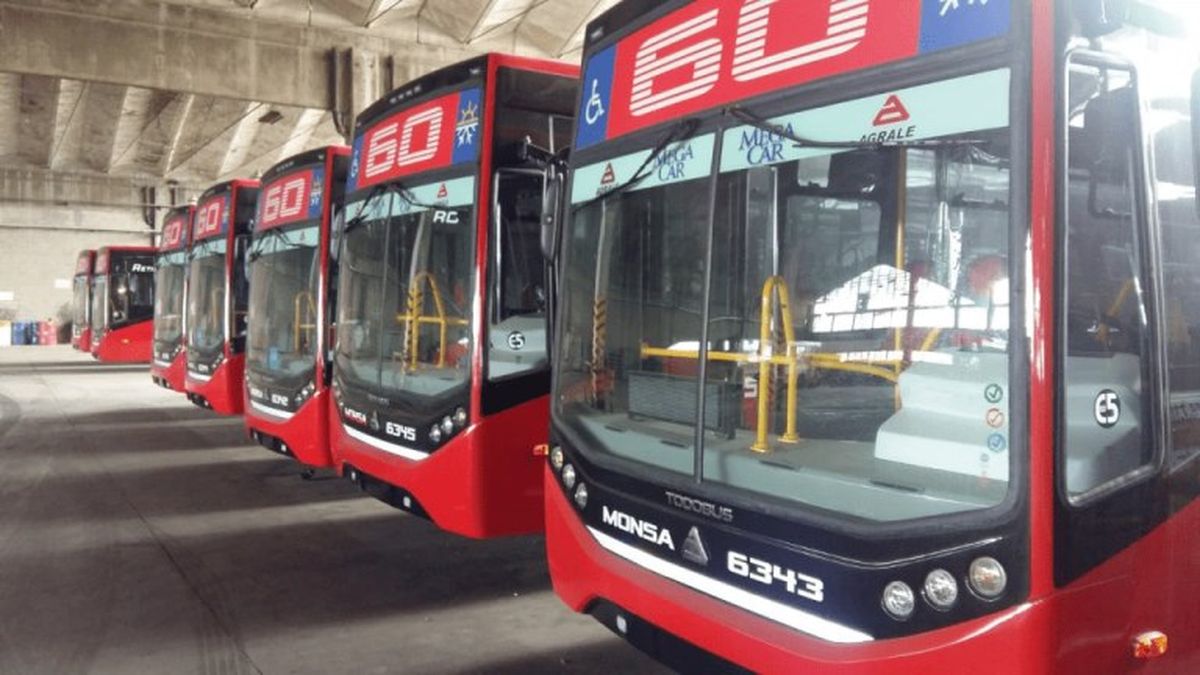El transporte público está garantizado. (Foto: NA)