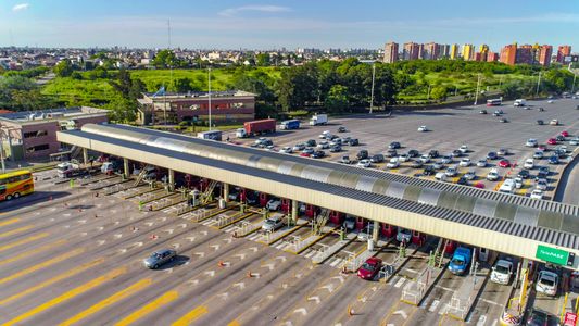 Un paro de trabajadores de peajes generó un caos total en el tránsito