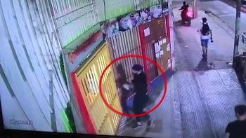 El momento del ataque en Morón. 