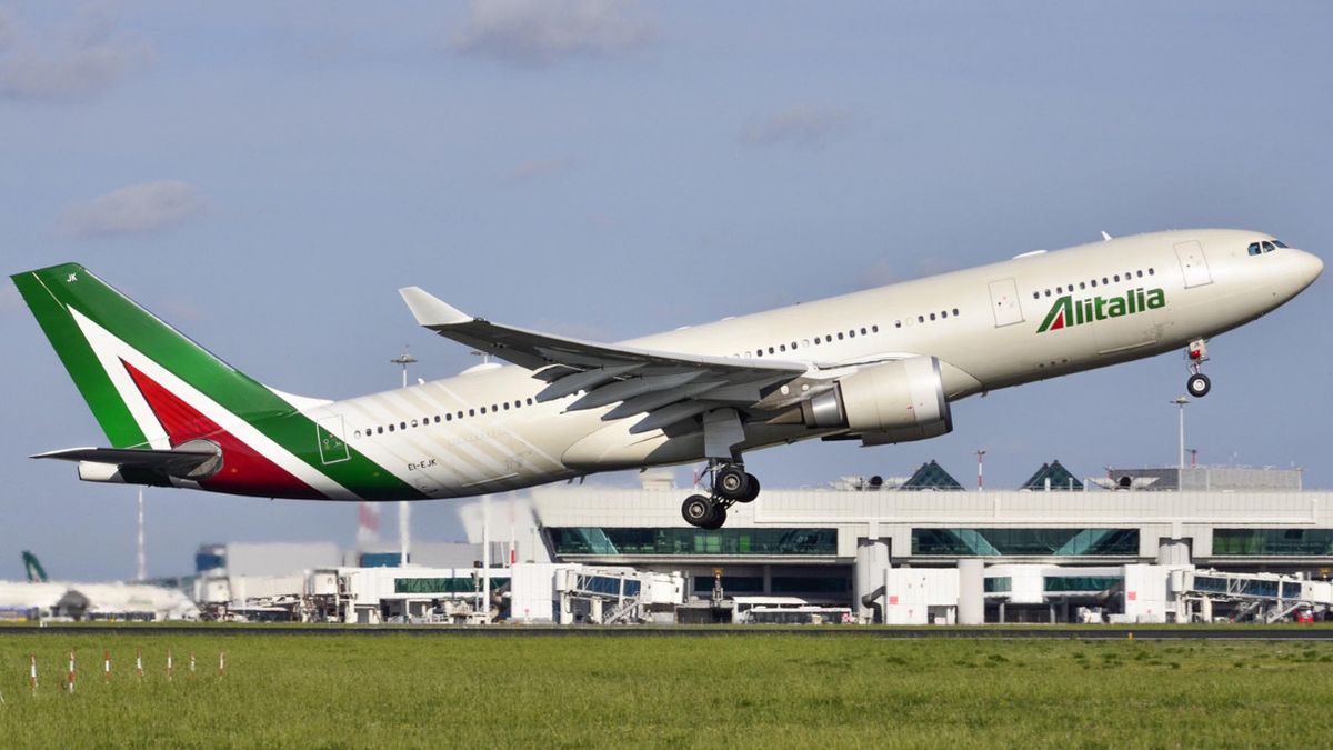 Alitalia anuncia su último vuelo tras 74 años de actividad