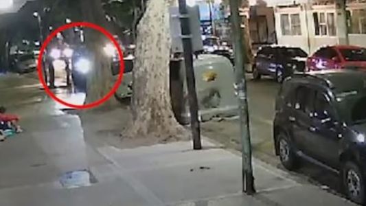 Volvían de festejar su cumpleaños y el novio la arrastró con la camioneta: todo quedó grabado