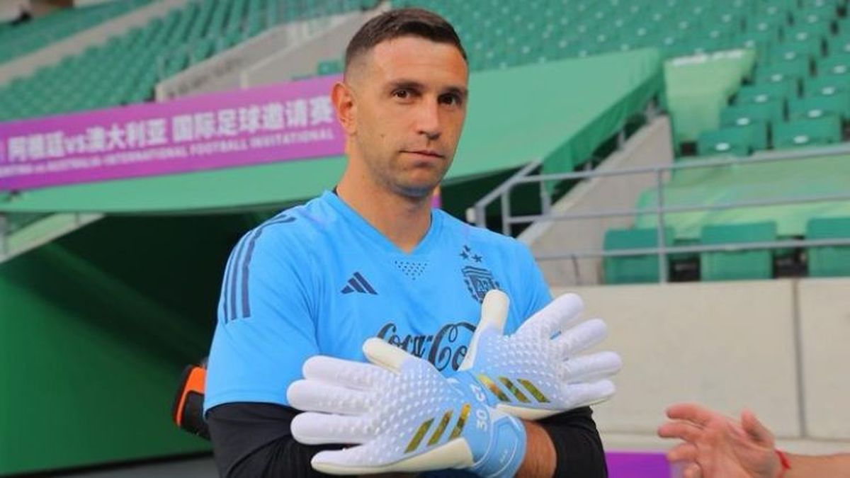 Dibu Martínez