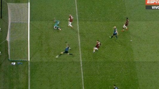 Los dos goles sin arquero que se perdió Mauro Icardi en el clásico Inter-Milan por la Serie A