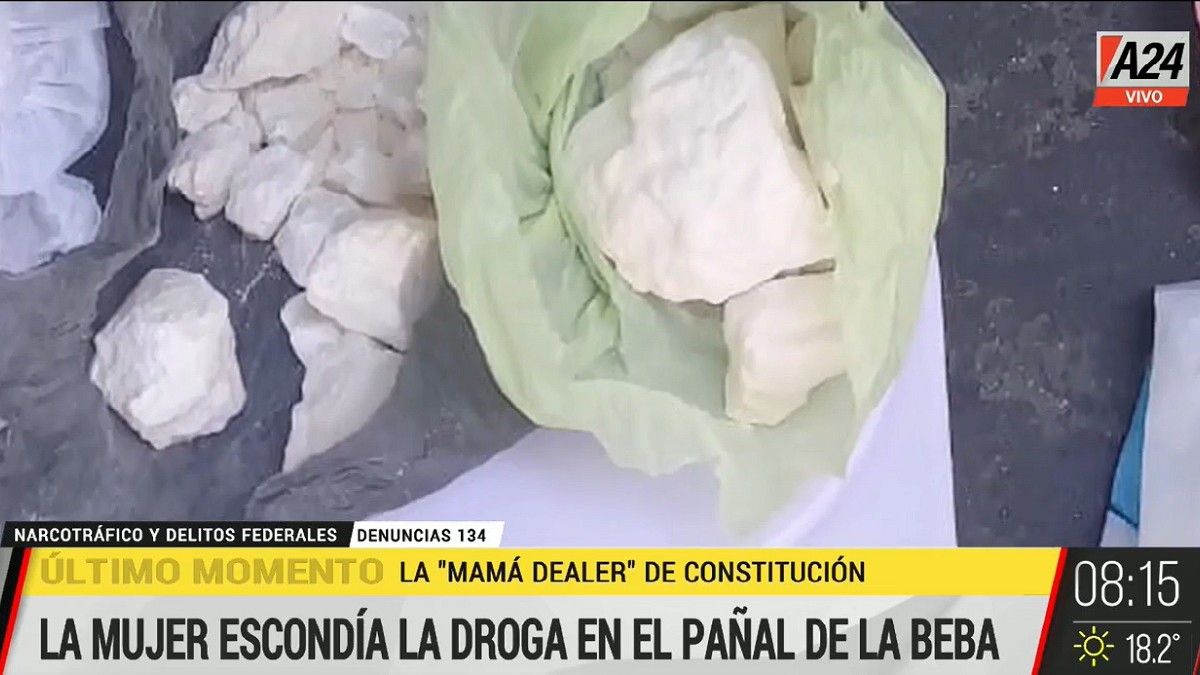 Los envoltorios de cocaína en trozos encontrados en el pañal. Foto: captura de Tv.&nbsp;