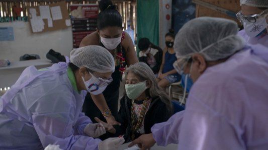 En menos de un mes, Brasil duplica los contagios por COVID-19 y llega a dos millones de casos