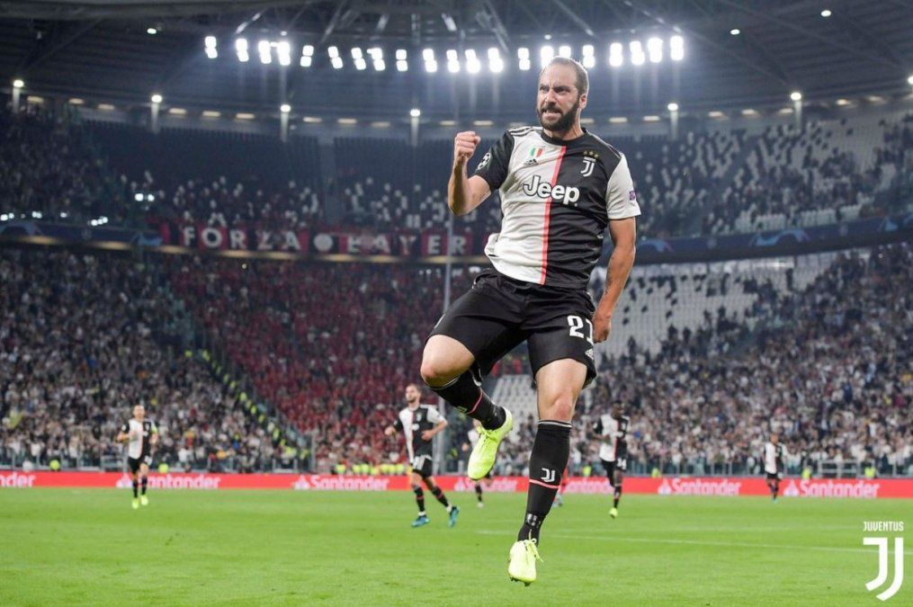 Champions League: gol de Higuaín y asistencia de Dybala en el 3-0 de Juventus a Bayer Leverkusen en Turín