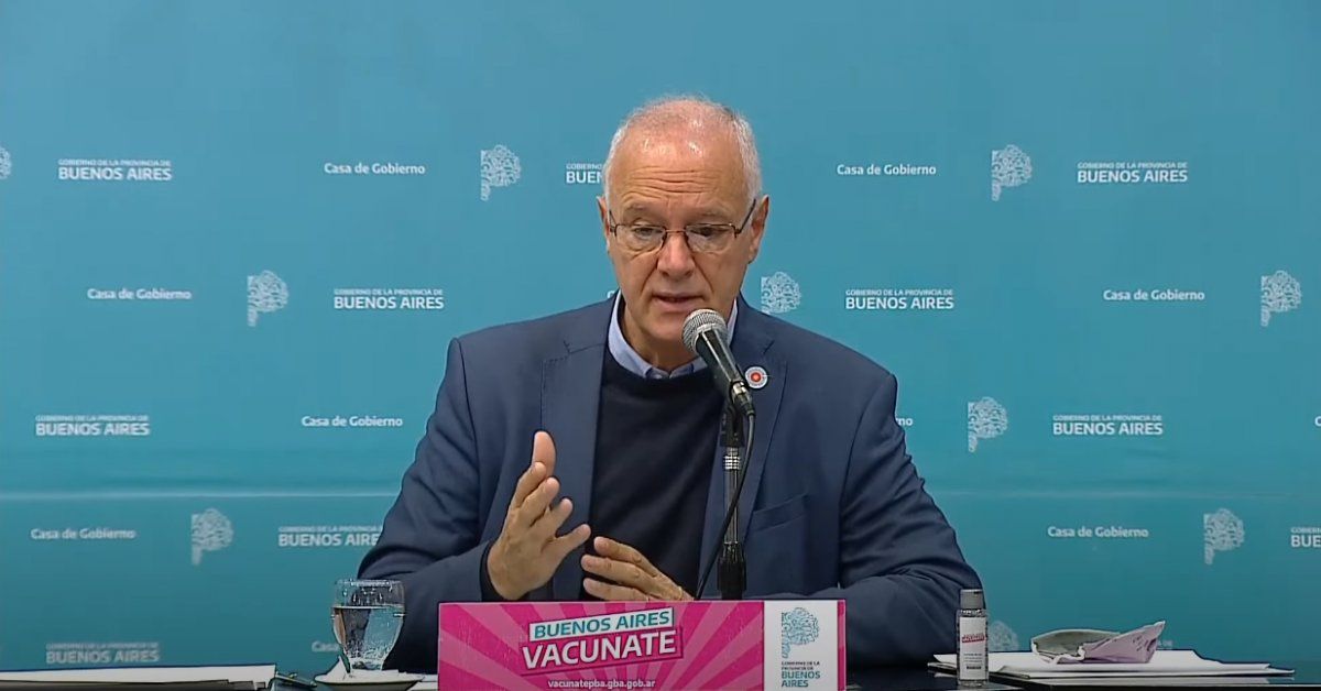 Daniel Gollán: "Deberemos seguir jugando un tiempo con medidas para evitar la circulación viral, y vacunar".