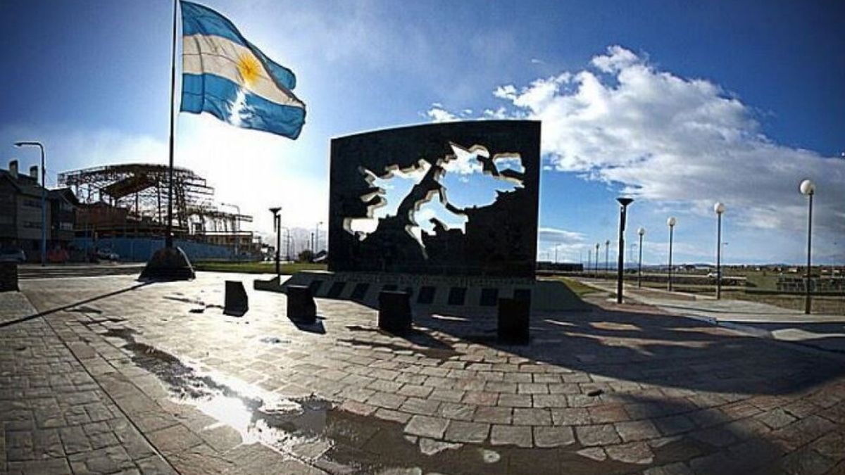 40º aniversario del desembarco de las tropas nacionales en las Islas Malvinas