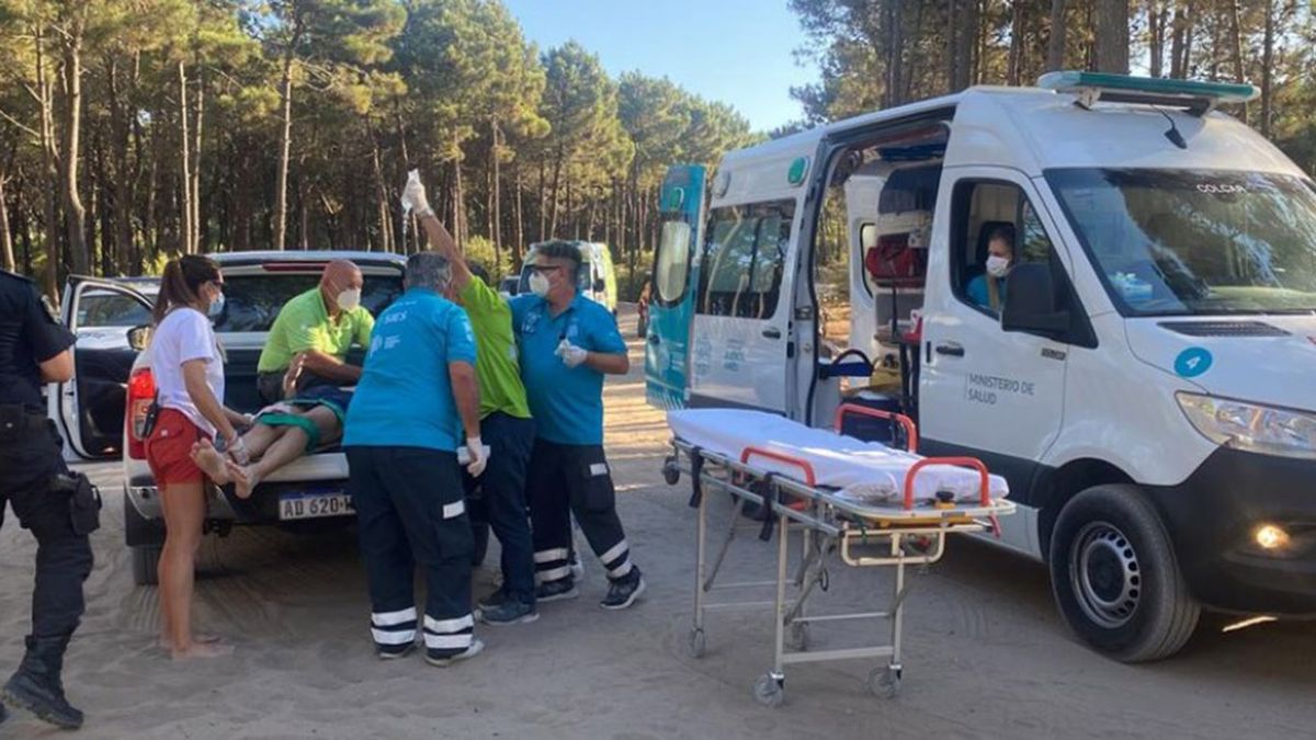 Llevar una ambulancia al medio de los médanos requiere una logística y le quita atención a gente que no decidió enfermarse”
