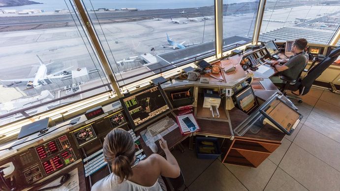 Paro de controladores: levantaron la medida de fuerza del jueves, pero ratificaron la del sábado