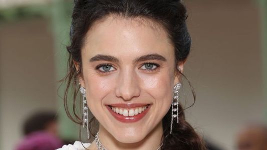 La miniserie de Netflix que tenés que ver: Margaret Qualley se luce en una historia basada en hechos reales