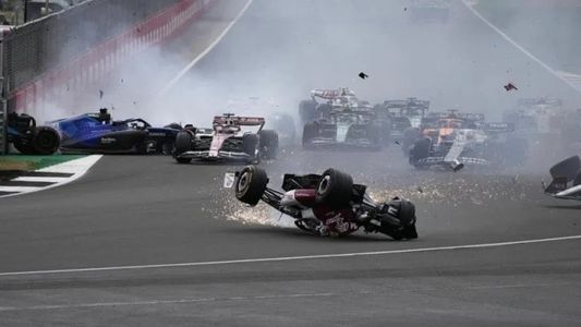 Impactante accidente en la Fórmula 1: el escalofriante video del chino Zhou en el GP de Gran Bretaña